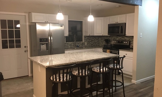 Shearer Hills - Ridgeview Casa | 3/1 Fur Baby & Family-Friendly (patio cercado de LG) en Central SA
