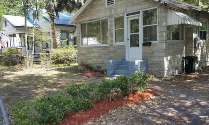 Avondale Casa | 2/1 Historic Murray Hill Bungalow with Laundry
