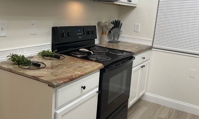 Macon Casa | 2/1 with Private Enclosed Yard