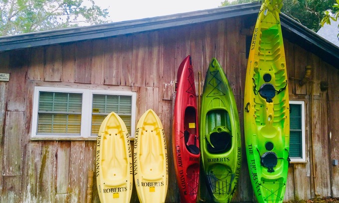Weeki Wachee Gardens Cabina | CABINA EN Weeki Wachee River, ¡Kayaks para la familia y una canoa!