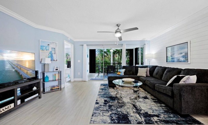 Jupiter Condominio | 2/2 Condo Steps from the Beach