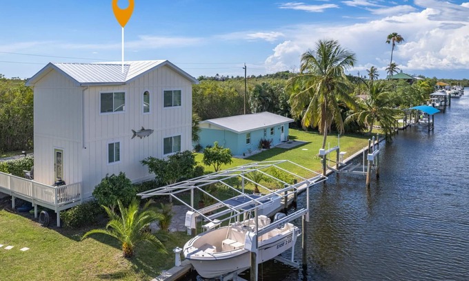 Bokeelia Casa | 2/2 Home in Bokeelia, Boat Lift Included!