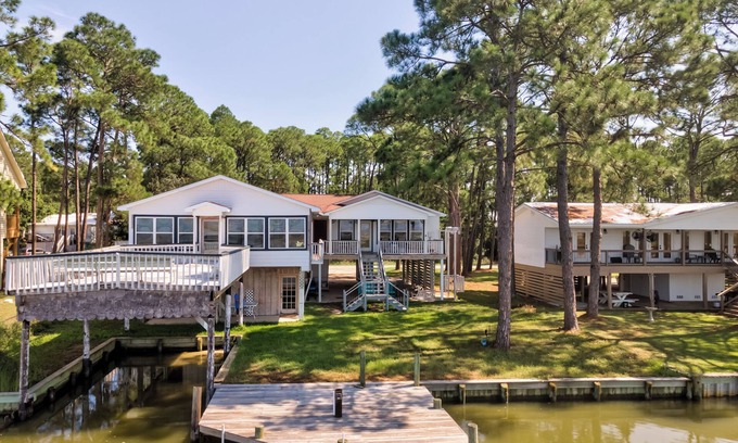 Dauphin Island Casa | 2/2 Pet-friendly Bayside Retreat - Happy Lee Ever After