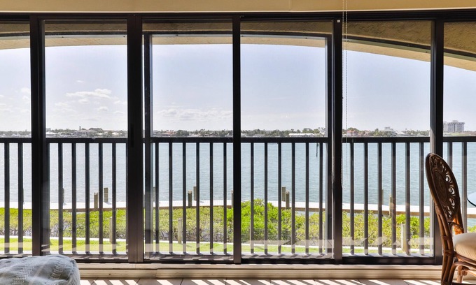Bouchelles Island Condominio | 2/2 Riverfront Condo at Bouchelle Island