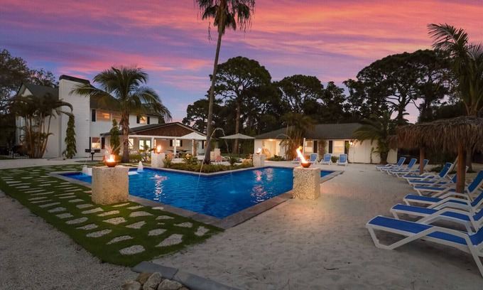 Bradenton Casa | 2.3 acre Luxury Estate 9 minutes from Beach!!!