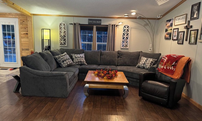 State College Casa | 2.5 miles from Beaver Stadium our Charming 3-bedroom house with AC, WiFi