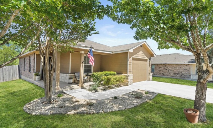 Southside Casa | 2.5 miles to Lackland BMT/12 miles to Sea World/Riverwalk