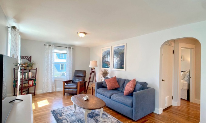 Newport East Apartamento | ~2.5mi to Beaches & Downtown Newport - Private Apartment