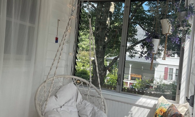 Milford Casa | 2 Acres of Peace-Walk to Shops, Pubs, Local Restaurant-River at Back or Property