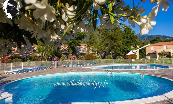 Santa-Maria-Poggio Villa | * 2 aire de mini villa con vistas a las piscinas y jardín, a 500 m de la playa, para 4 personas condicionada