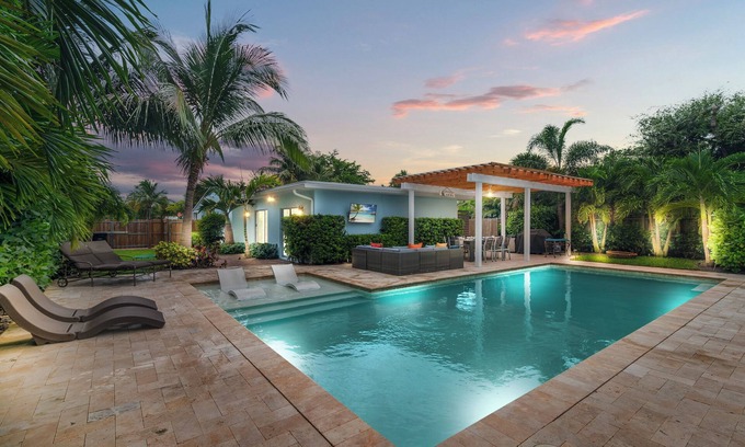 South Palm Park Neighborhood Association Casa | 2 Amazing Beaches in 1 mile Palm Oasis 4|4 w/POOL & Covered Outdoor Entertaining