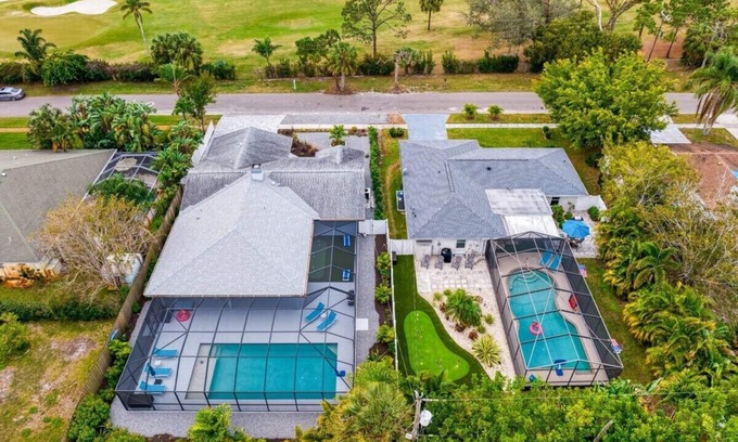 Bradenton Casa | 2 Amazing Side by Side Houses | Sleeps 21