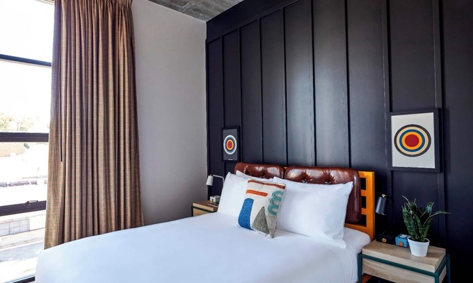 East Nashville Hotel | 2 Artistic Boutique Rooms for Families – Explore Vibrant East Nashville!