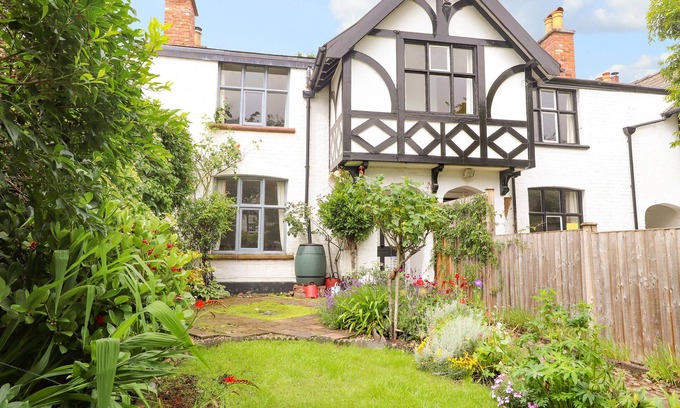 Chester Cabaña | 2 Ashby Place