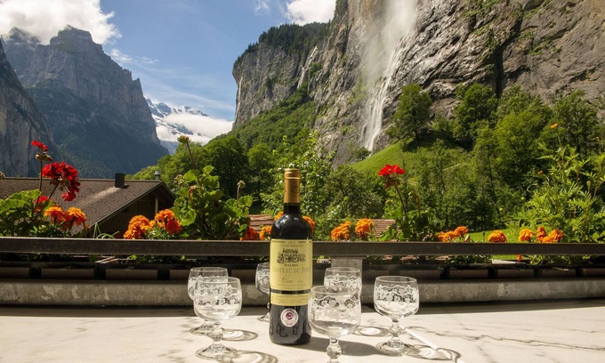 Lauterbrunnen Apartamento | 2 balcones, 1 terraza, vistas de la cascada, montañas, río, Wengen, TRENES,