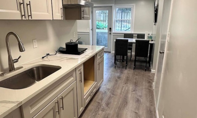 Thomaston Casa | 2 Bd 2 Ba Unit laundry &kitchen