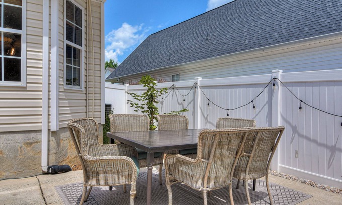 Evans Cabaña | 2 bd/2 bath Adorable Cottage in Evans, GA!