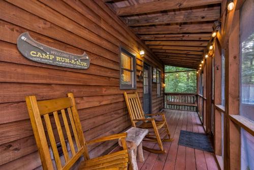 West Jefferson Casa | 2 Bd Cabin with Hot Tub, Direct Hiking Trail to New River
