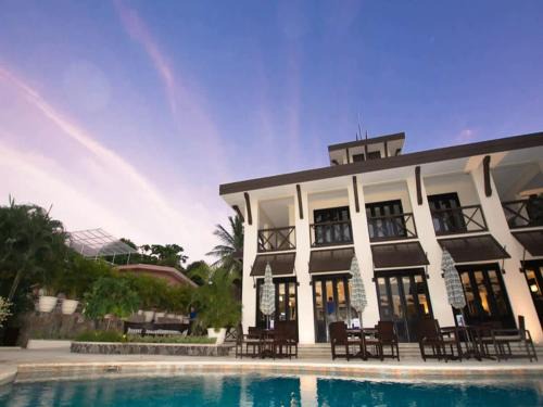 Coco Casa | 2-BD Ocean-View Condo on 3rd Floor