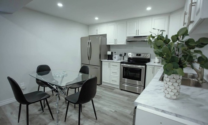 Toronto Apartamento | 2 Bd Retreat Near Airport
