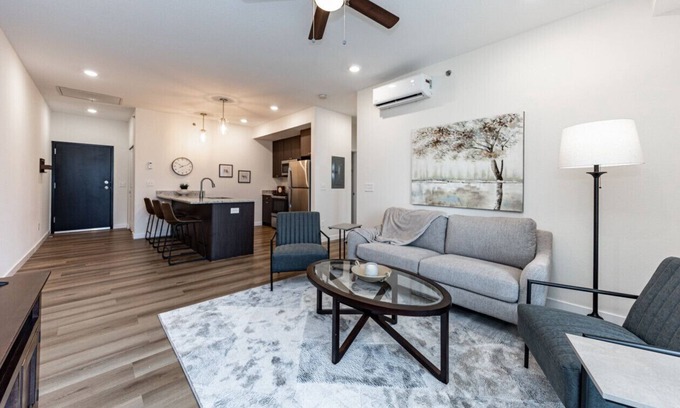Mountain Shadows Apartamento | 2 BD Top Floor Mt and Downtown Views 5 mins from Garden of the Gods