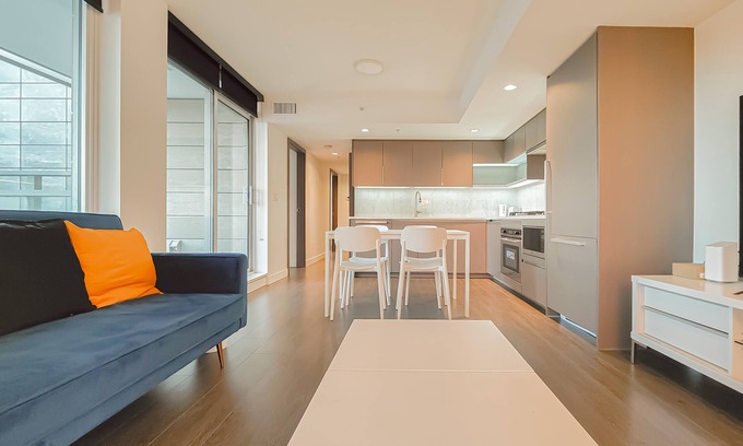 Golden Village Apartamento | 2-BDR&2-Bath | 850sq.ft | AC | Free WiFi & Parking | Quiet Neighbor