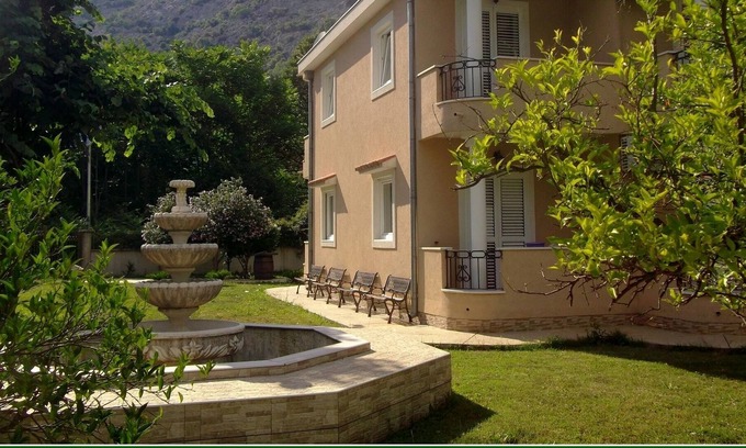 Risan Apartamento | De lux apartamentos familiares en parque privado cerca de la playa del condado de Risan / Kotor