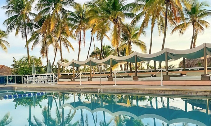 Mid Beach Hotel | 2 BDR Suite w/ Balcony, Full kitchen, Pool & Beach Access