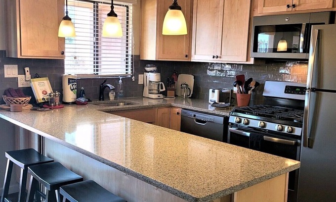 El Prado Condominio | 2 recámaras 3 baños, canchas de tenis, piscina e hidromasaje, en Taos Ski Valley Road