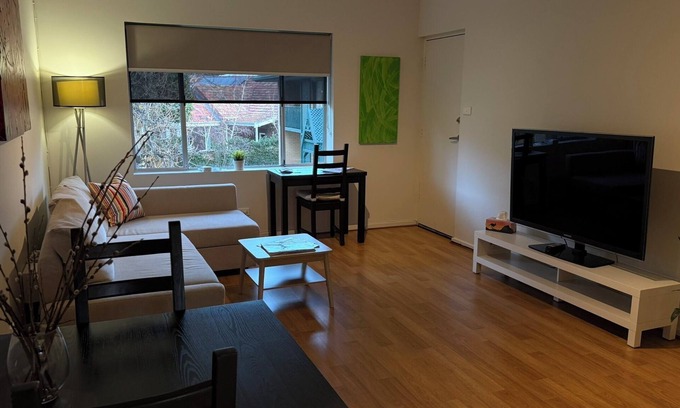 Walkerville Apartamento | 2 Bdrm Apartment - Spacious, ducted heating & cooling, centerally located!