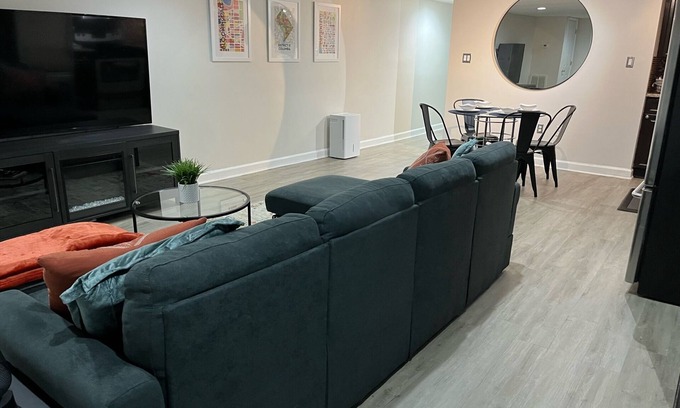 Bloomingdale Apartamento | 2 bdrm ENG BSMT apartment in dcs historical neighborhood Bloomingdale