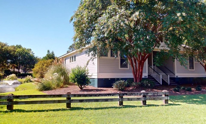 Litchfield by the Sea Casa | 2 Bdrm Lakeside Villa Scenic View With Amenities