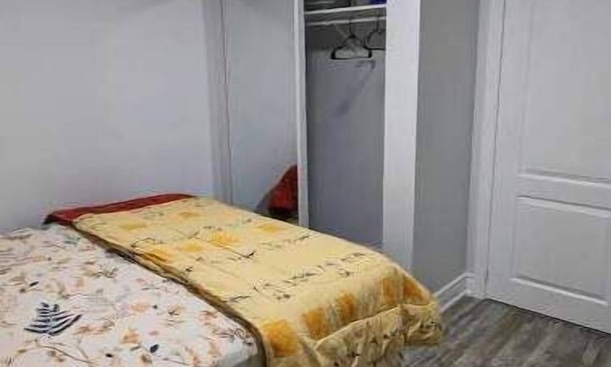 East Credit Casa | 2 Bdroom Apartment near UTM, Square 1 and Airport