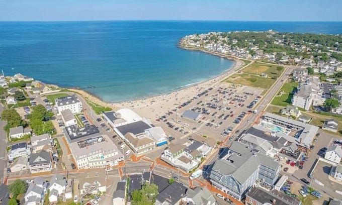 York Beach Apartamento | 2 bed 1.5 bath quiet location with a yard 10 min walk to beach and downtown