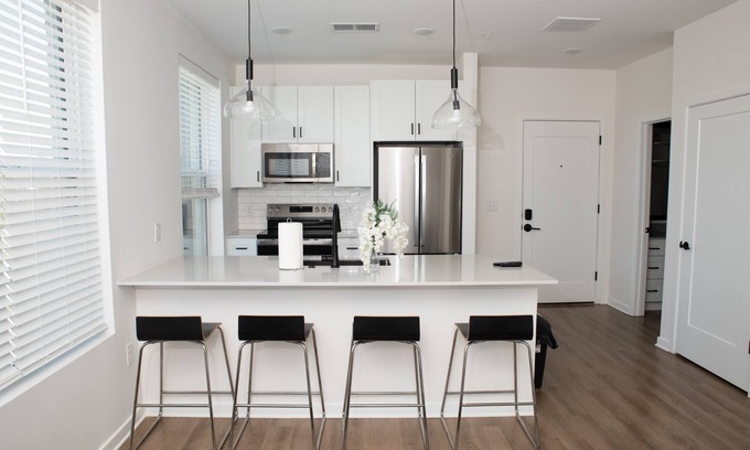 Morrisville Apartamento | 2 Bed 1 Bath Apartment Near Park West Village