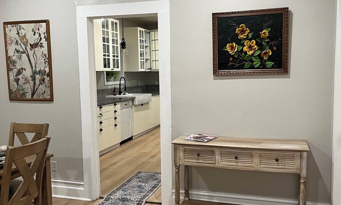 Auburn Casa | 2 bed 1 bath cottage in downtown Auburn- fenced yard, WiFi and AC. Dog friendly
