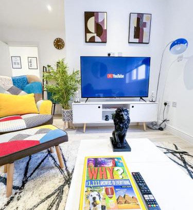 West Hendon Apartamento | 2 BED 1 BATH LUXURY APARTMENT 20 Mins Drive to Central London 10 Min Drive to Wembley Stadium Free Driveway Parking