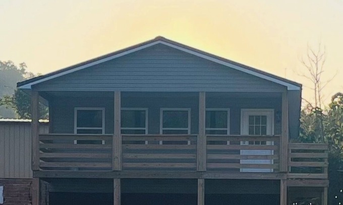 Mount Gay Apartamento | 2 bed 1 bath. sleeps 6 in Logan. Located near HMTS access points, dining, shops