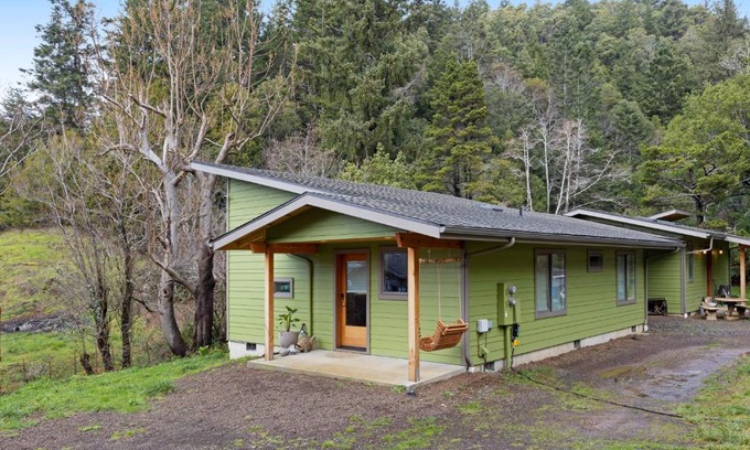 Gold Beach Casa | 2 Bed 1 Bath Vacation home in Gold Beach