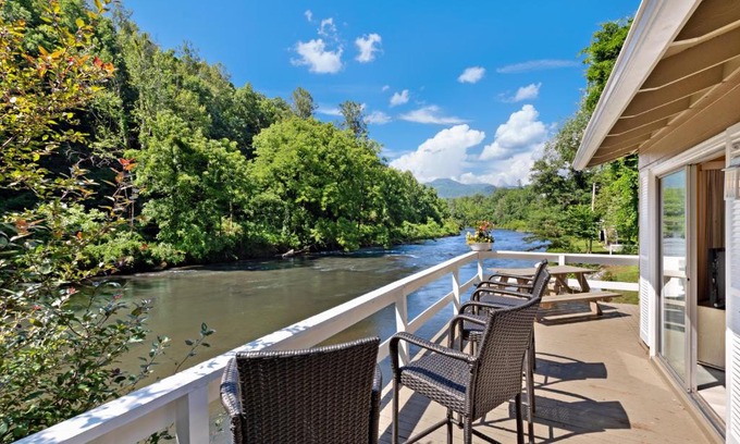 Sylva Casa | 2 Bed 1 Bath Vacation home in Sylva