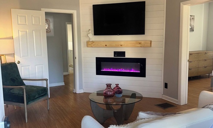 Mount Airy Apartamento | 2 Bed 1 Bath W/ Fireplace , 10min from DTW
