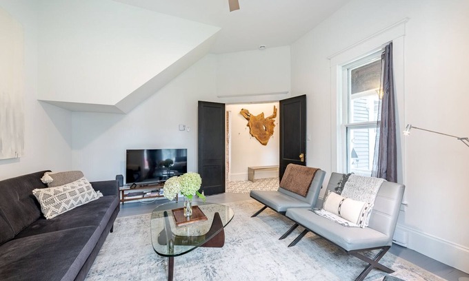 Downtown Casa | 2 Bed, 2.5 Bath renovated heritage home in Downtown Fredericton