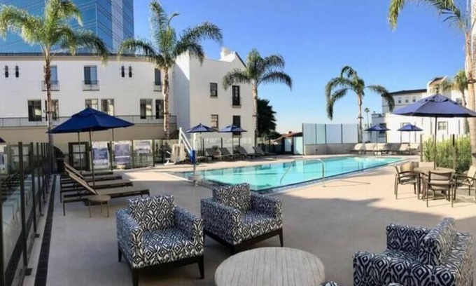 Westwood Apartamento | 2 Bed 2 Bath Apartment Overlooking Fountain G65