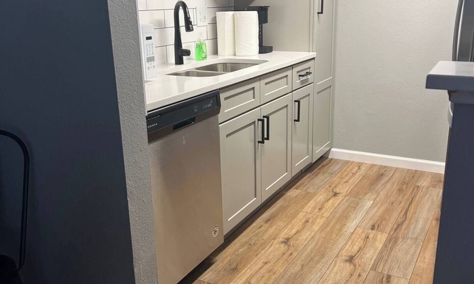 Northeast Pensacola Apartamento | 2 bed/ 2 bath condo * Private Fenced Yard * Dog Friendly * All NEW