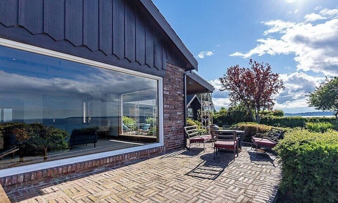 Lawtonwood Casa | 2 bed 2 bath Historic log Cabin Waterfront Estate