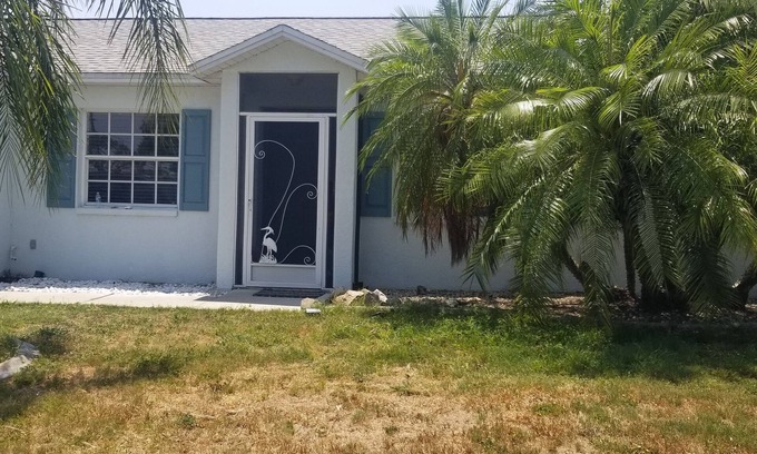 Englewood East Casa | 2 bed 2 bath private pool home 13 min to the beach, 5 min to golf courses