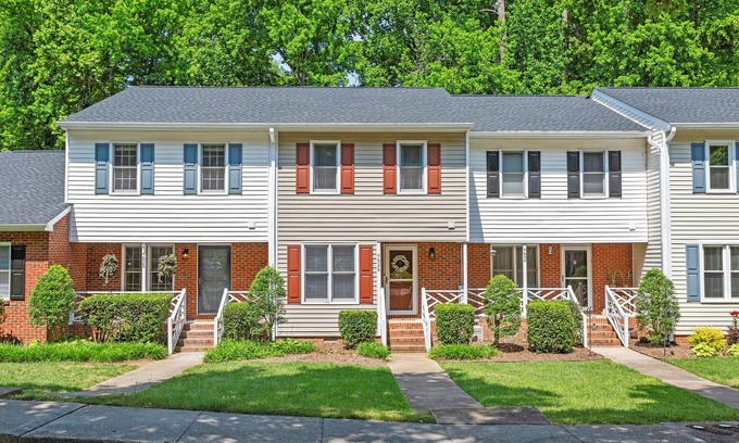 Northwest Raleigh Casa | 2 Bed/2 Private Bath Townhome in West Raleigh Near Umstead Park & Rex Hospital