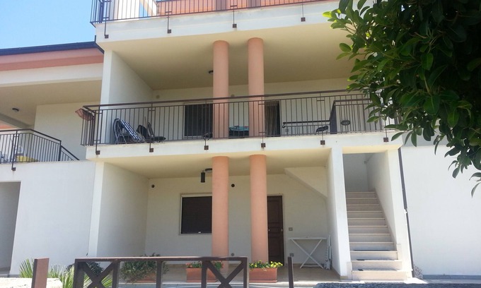 Ginosa Marina Apartamento | 2 bed apt with shared pool in quiet cul de sac. 10-15min walk to sea. Sleeps4-6.
