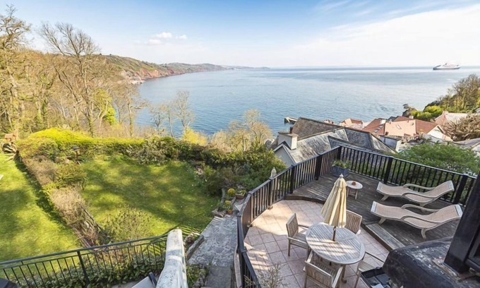 Babbacombe Cabaña | 2 Bed - Bay Cottage - Sleeps 4 guests in 2 bedrooms