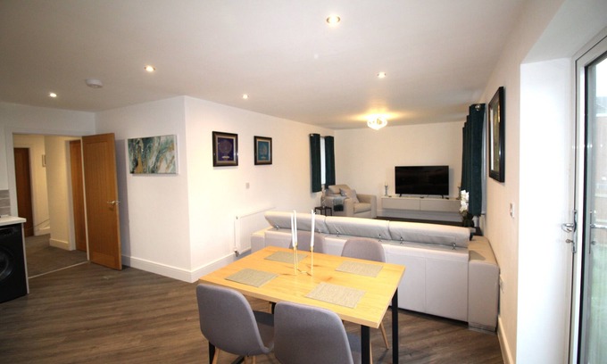 Ridgeway Casa | 2 Bed Bungalow - Large Enclosed Garden - New Build